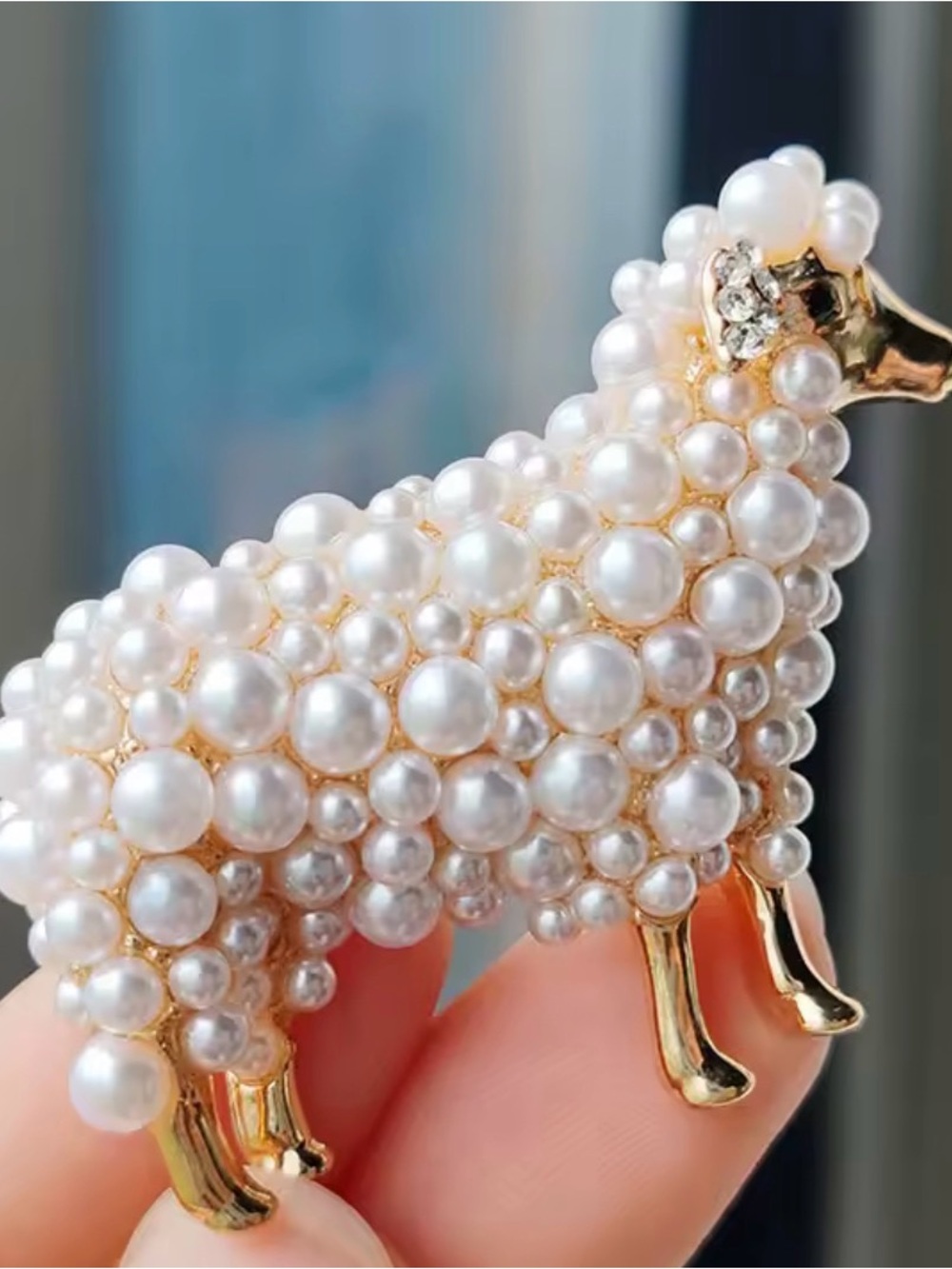 White Pearl accent Sheep Brooch - Gold & Cream/white tones - Picture 11 of 13